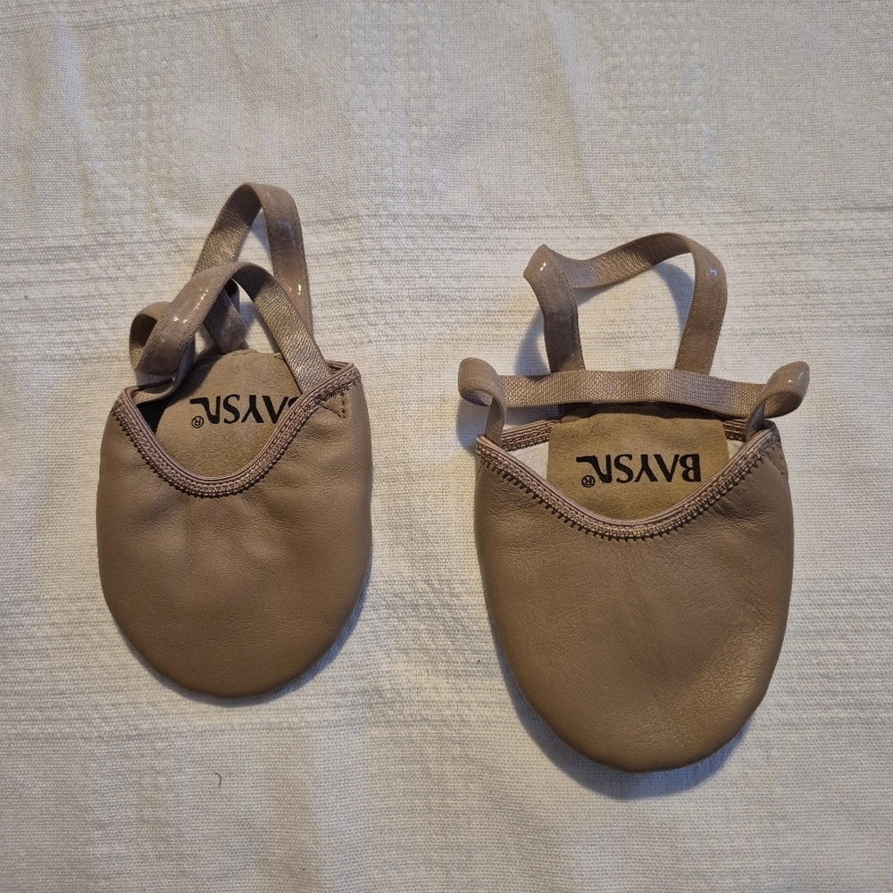 BAYSN half-sole lyrical or modern dance shoes. tan VGUC